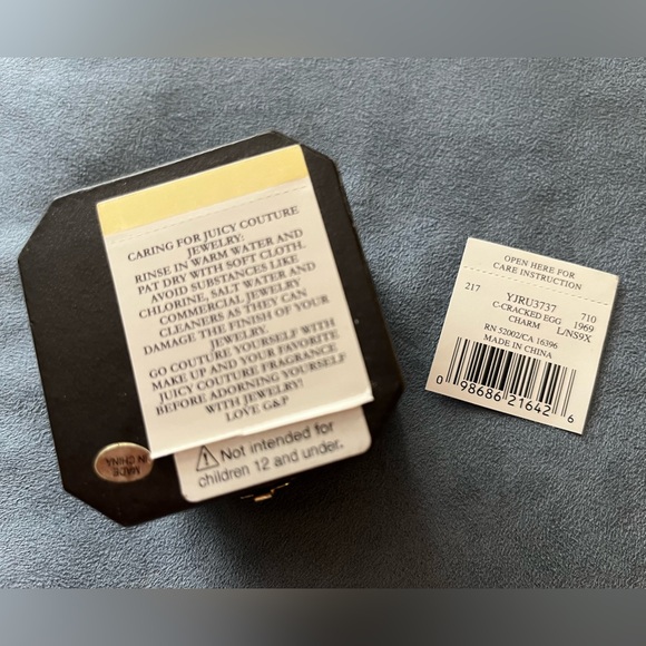 Vintage Juicy Couture cracked egg charm w/original box - Picture 7 of 7